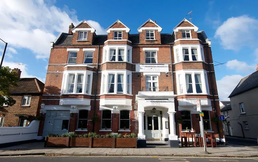 Hotels near Kew Gardens