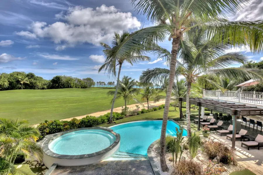 Beach Gardens Romantic Villa Rentals for Couples