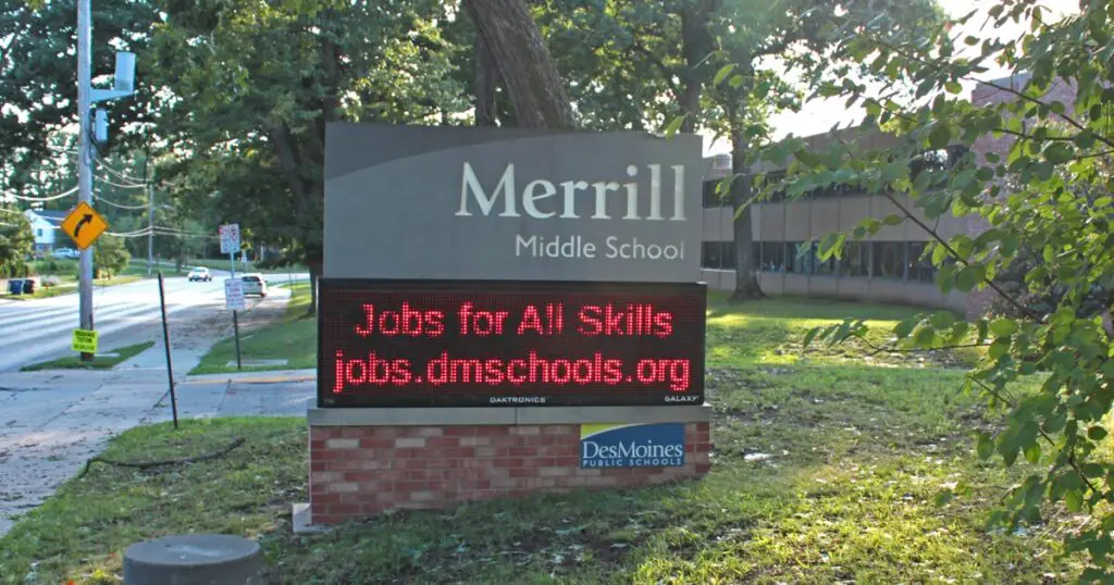 Does Merrill Gardens Hire High Schoolers