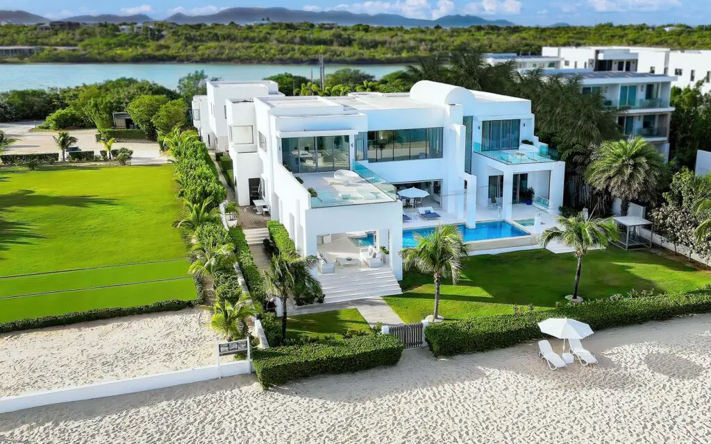 Exclusive Villas in Beach Gardens near the Beach