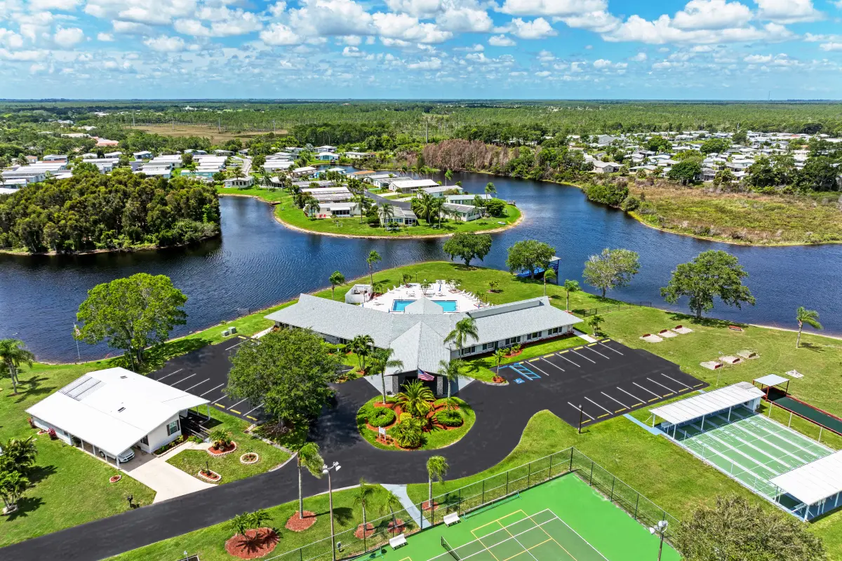 Pinelake Gardens And Estates