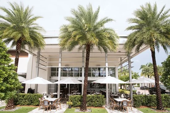 Lynoras Palm Beach Gardens