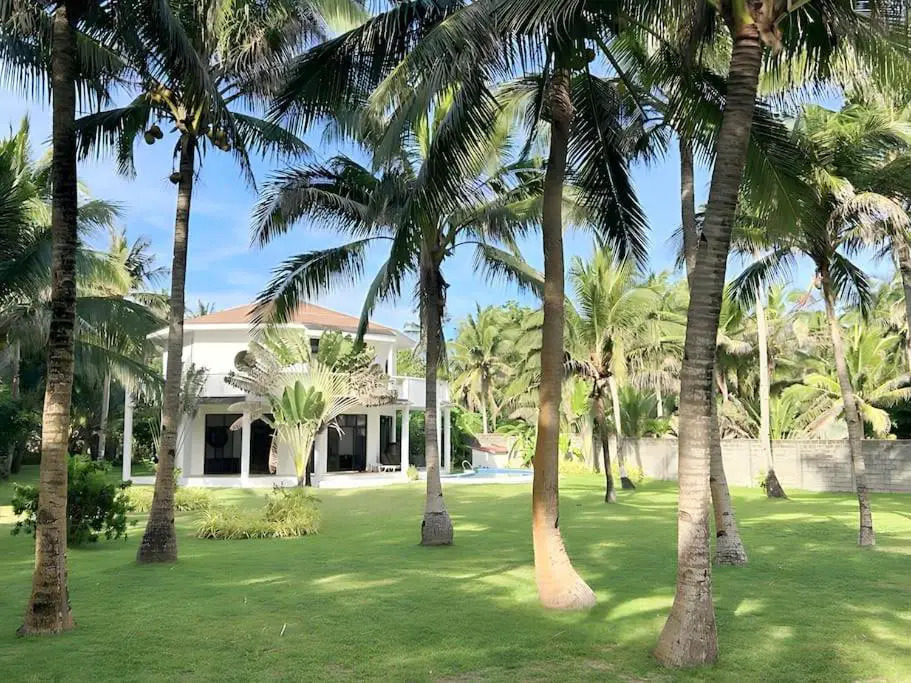 exclusive villas in beach gardens near the beach luxury retreats