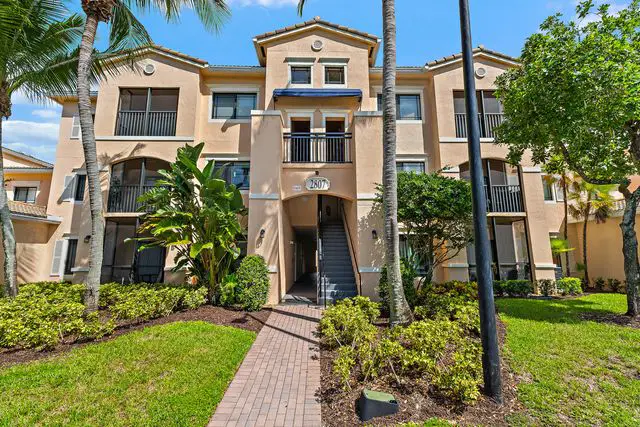 palm beach gardens condos for sale near shopping centers
