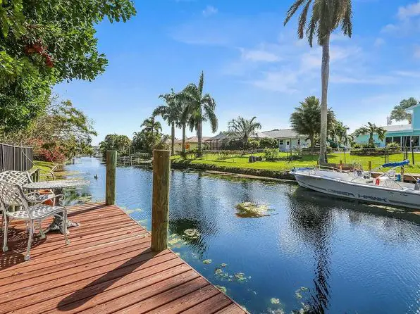 palm beach gardens homes with private boat docks