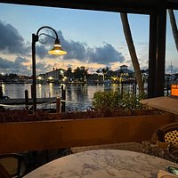 palm beach gardens restaurants open late after 10 pm
