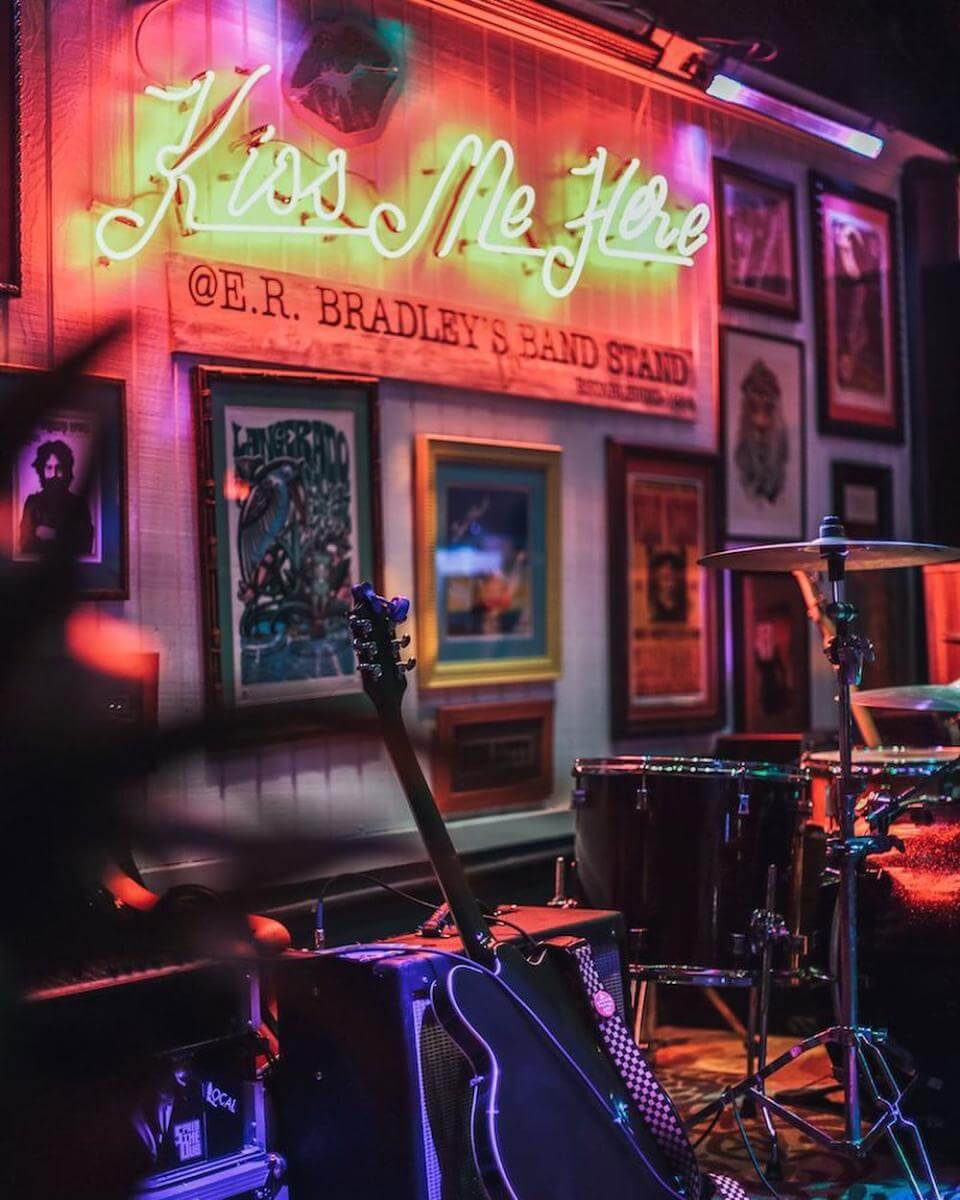 palm beach gardens restaurants with live music tonight